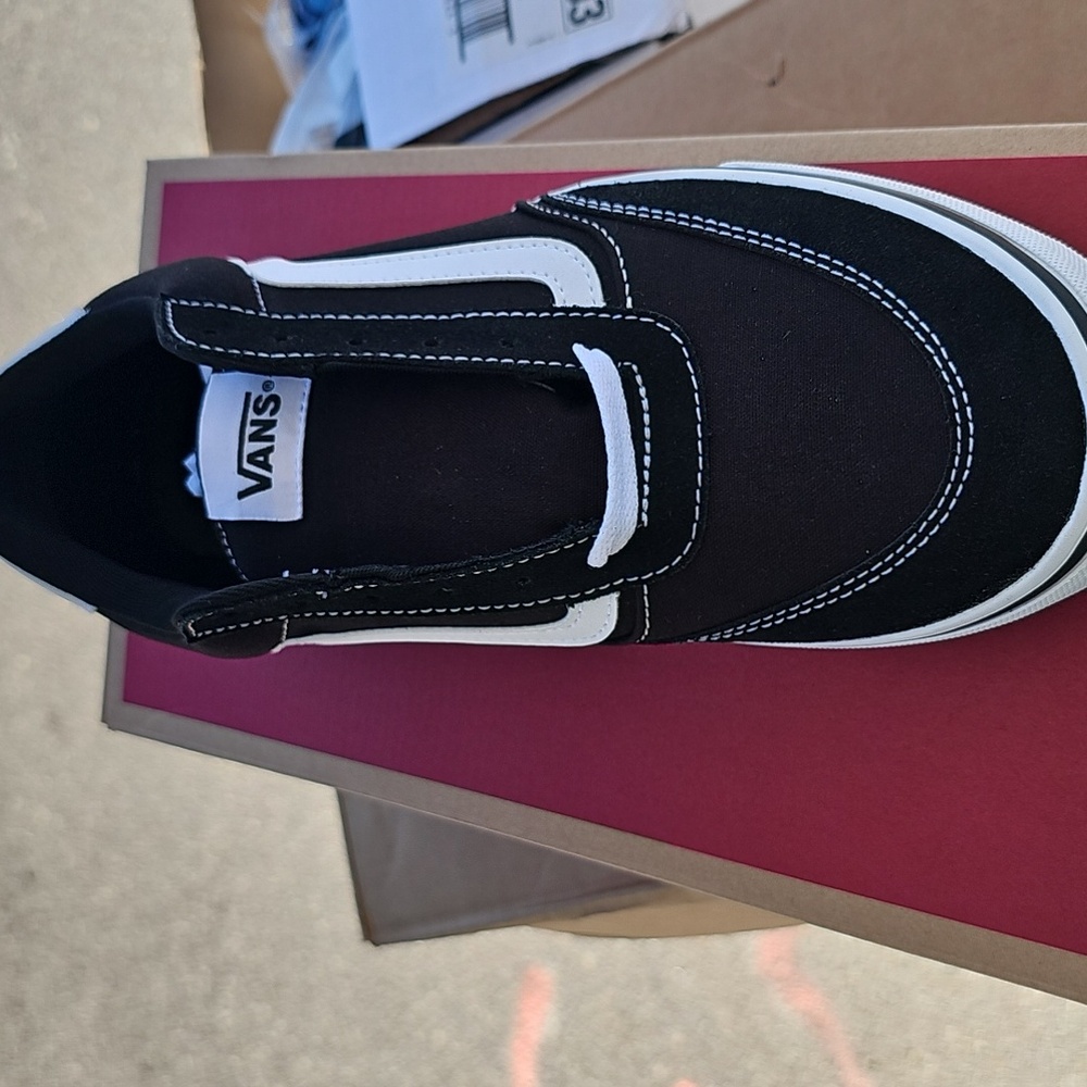 Mens Fashion Sneakers Vans Brooklyn LS Sneaker Size     12  13